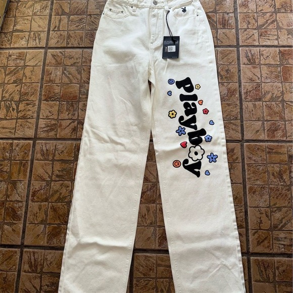 Playboy by PacSun Women's White Flower Boyfriend Jeans 25" size 4 High waist NWT - Picture 1 of 9